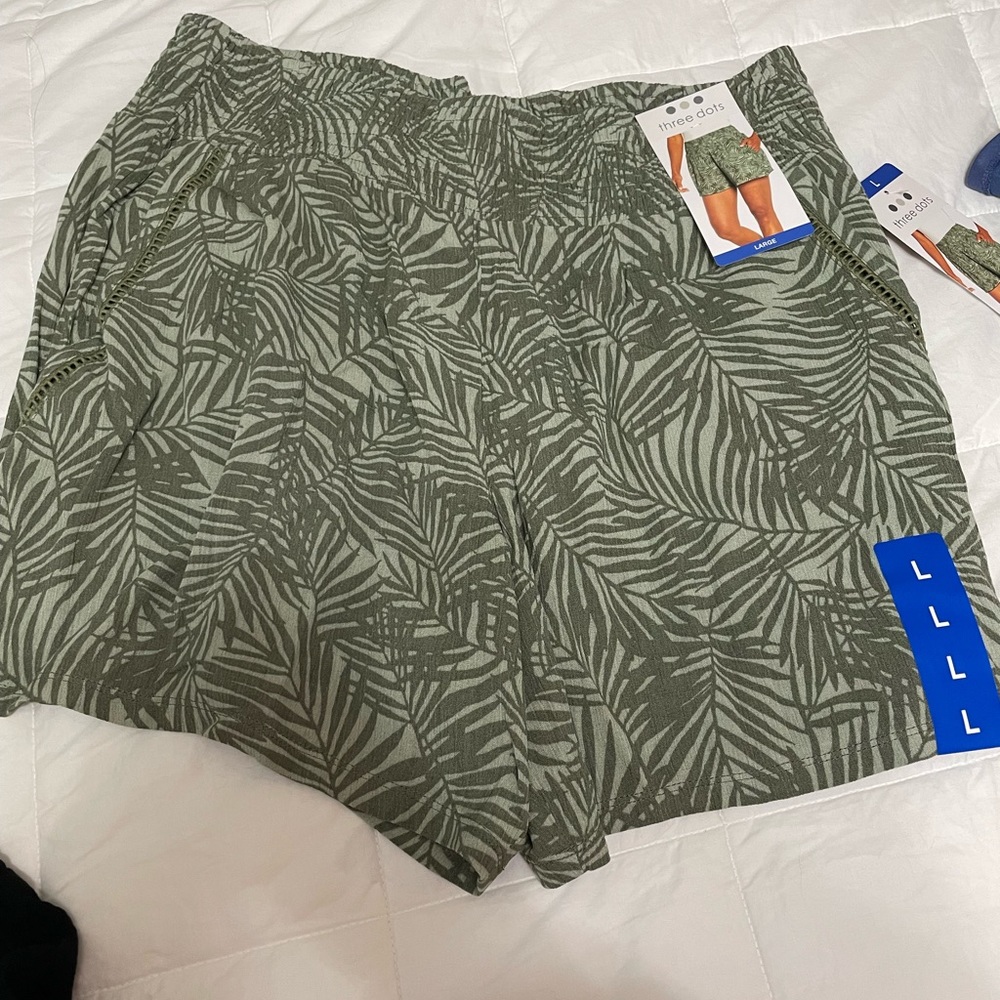 Large, NWT, three dots shorts, Size L
